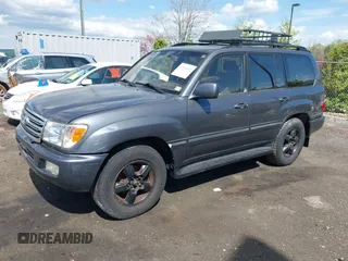 2003 Toyota Land Cruiser z VIN JTEHT05J932041288, wystawiony jako IAAI lot #42000615 z przebiegiem 166 159 mil mil oraz . Historia ofert i sprzedaży dostępna na DreamBid. Obrazek 2.
