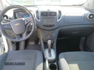 2016 Chevrolet Trax LS z VIN 3GNCJNSB5GL260470, wystawiony jako Copart lot #51759025 z przebiegiem 122 877 mil mil oraz Czysty tytuł • Clean title. Historia ofert i sprzedaży dostępna na DreamBid. Obrazek 9.