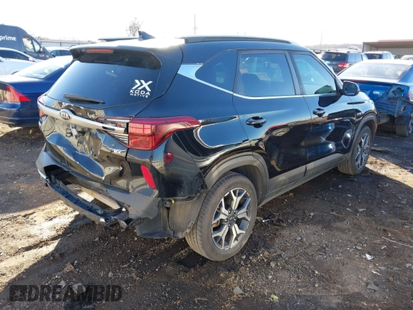 2021 Kia Seltos EX z VIN KNDERCAA3M7105522, wystawiony jako IAAI lot #41416520 z przebiegiem 93 412 mil mil oraz . Historia ofert i sprzedaży dostępna na DreamBid. Obrazek 4.