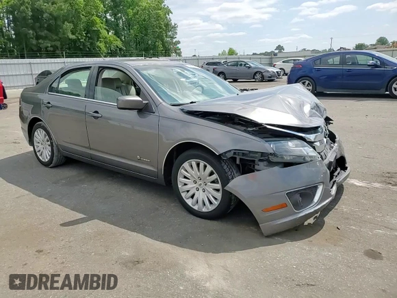 2010 Ford Fusion Hybrid z VIN 3FADP0L33AR267806, wystawiony jako Copart lot #55952815 z przebiegiem 146 912 mil mil oraz Szkoda całkowita • Salvage title. Historia ofert i sprzedaży dostępna na DreamBid. Obrazek 13.