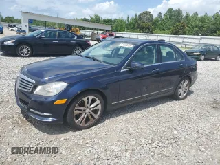 2012 Mercedes-Benz C 300 Sport z VIN WDDGF8BB8CA731905, wystawiony jako Copart lot #61692695 z przebiegiem 98 773 mil mil oraz Szkoda całkowita • Salvage title. Historia ofert i sprzedaży dostępna na DreamBid. Obrazek 1.