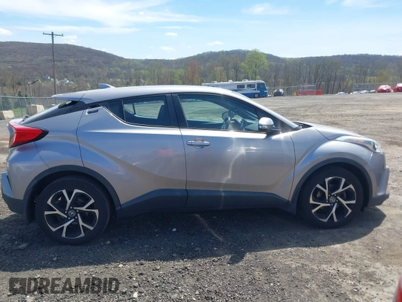 2018 Toyota C-HR XLE z VIN NMTKHMBX5JR046679, wystawiony jako IAAI lot #42068046 z przebiegiem 166 297 mil mil oraz . Historia ofert i sprzedaży dostępna na DreamBid. Obrazek 13.