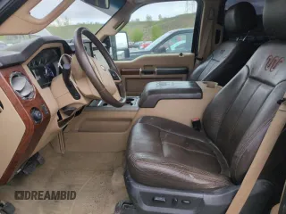 2015 Ford F-250 Lariat z VIN 1FT7W2BTXFEC34304, wystawiony jako Copart lot #55057775 z przebiegiem 128 368 mil mil oraz Szkoda całkowita • Salvage title. Historia ofert i sprzedaży dostępna na DreamBid. Obrazek 7.