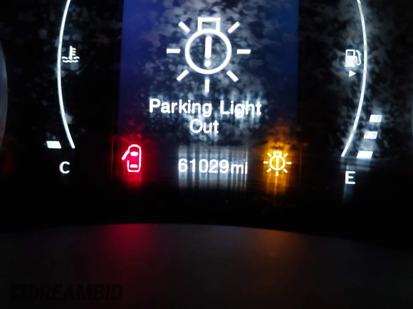 2020 Jeep Renegade Latitude with VIN ZACNJBBB0LPL29886, listed as a IAAI auction lot 41499830 with 61,029 mi miles and . Bid and sale history available at DreamBid. Image 7.