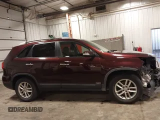 2014 Kia Sorento LX z VIN 5XYKTCA67EG541133, wystawiony jako IAAI lot #42335504 z przebiegiem 83 584 mil mil oraz . Historia ofert i sprzedaży dostępna na DreamBid. Obrazek 14.