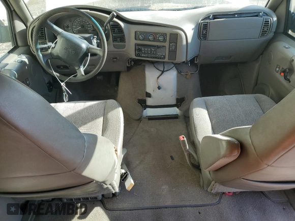 2002 Chevrolet Astro with VIN 1GNDM19X02B127681, listed as a Copart auction lot 80593644 with 182,431 mi miles and Clean Title. Bid and sale history available at carsss.com. Image 8.