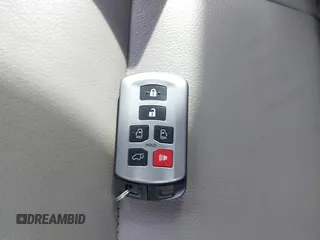 2019 Toyota Sienna XLE Auto Access Seat with VIN 5TDYZ3DC5KS977360, listed as a IAAI auction lot 41911897 with 71,200 mi miles. Bid and sale history available at carsss.com. Image 11.