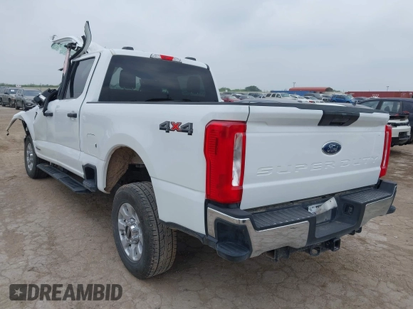 2024 Ford F-250 XL with VIN 1FT7W2BT5RED79934, listed as a IAAI auction lot 42303040 with 39,011 mi miles and . Bid and sale history available at DreamBid. Image 3.