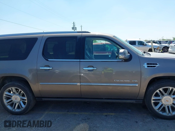 2014 Cadillac Escalade ESV Platinum z VIN 1GYS3KEF2ER211481, wystawiony jako IAAI lot #41880283 z przebiegiem 91 051 mil mil oraz . Historia ofert i sprzedaży dostępna na DreamBid. Obrazek 13.