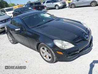 2007 Mercedes-Benz SLK 280 z VIN WDBWK54F37F142526, wystawiony jako IAAI lot #42043242 z przebiegiem 128 143 mil mil oraz . Historia ofert i sprzedaży dostępna na DreamBid. Obrazek 1.