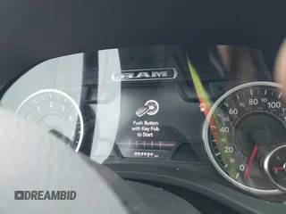 2021 Ram 1500 Big Horn z VIN 1C6RREFT2MN647379, wystawiony jako IAAI lot #42094375 z przebiegiem 57 121 mil mil oraz . Historia ofert i sprzedaży dostępna na DreamBid. Obrazek 7.