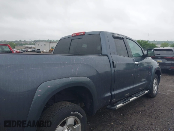 2008 Toyota Tundra z VIN 5TFBV54148X071912, wystawiony jako IAAI lot #42209379 z przebiegiem 261 492 mil mil oraz . Historia ofert i sprzedaży dostępna na DreamBid. Obrazek 22.