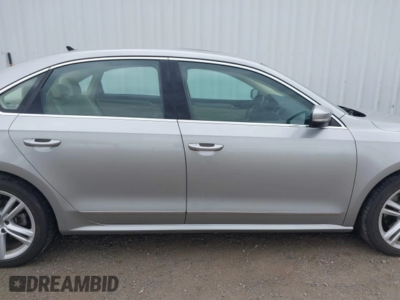 2014 Volkswagen Passat SE z VIN 1VWBN7A3XEC022098, wystawiony jako IAAI lot #42130334 z przebiegiem 88 433 mil mil oraz . Historia ofert i sprzedaży dostępna na DreamBid. Obrazek 13.