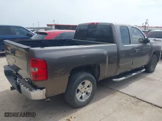 2008 Chevrolet Silverado 1500 LT w/1LT with VIN 2GCEC19J381213233, listed as a IAAI auction lot 41742515 with 241,275 mi miles. Bid and sale history available at carsss.com. Image 4.