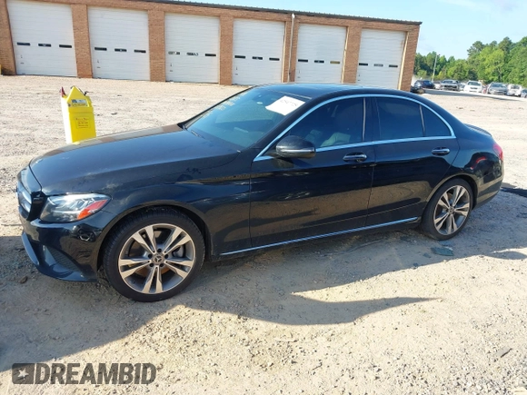 2019 Mercedes-Benz C 300 z VIN 55SWF8DB1KU318960, wystawiony jako IAAI lot #42547725 z przebiegiem 90 743 mil mil oraz . Historia ofert i sprzedaży dostępna na DreamBid. Obrazek 14.
