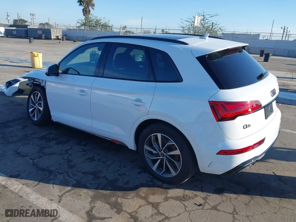 2024 Audi Q5 S line Premium with VIN WA1GAAFY2R2101048, listed as a IAAI auction lot 41622350 with 1,616 mi miles. Bid and sale history available at carsss.com. Image 3.