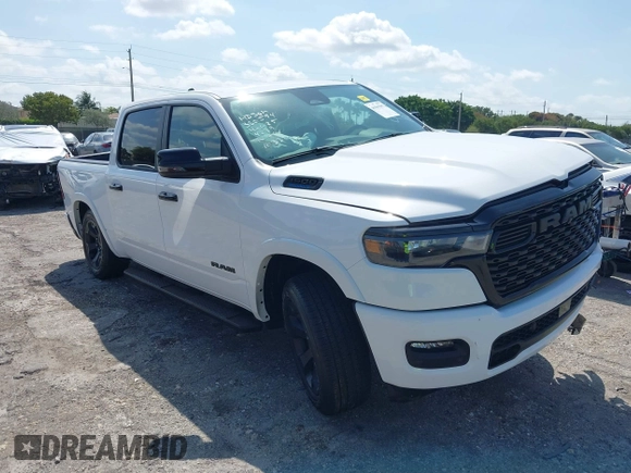 2025 Ram 1500 Big Horn z VIN 1C6RREFG6SN534289, wystawiony jako IAAI lot #41965903 z przebiegiem 11 349 mil mil oraz . Historia ofert i sprzedaży dostępna na DreamBid. Obrazek 1.