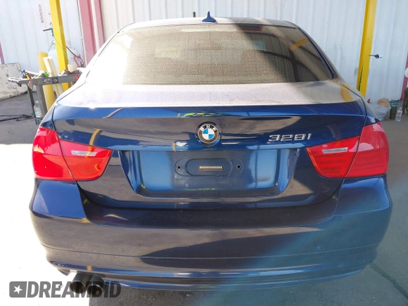 2011 BMW 3 Series 328i with VIN WBAPH7G52BNN07969, listed as a IAAI auction lot 41815185 with 159,860 mi miles. Bid and sale history available at carsss.com. Image 16.