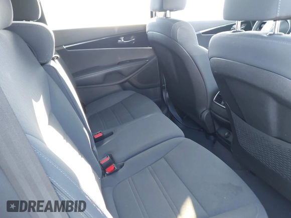 2019 Kia Sorento L with VIN 5XYPG4A31KG577496, listed as a IAAI auction lot 41247314 with 90,177 mi miles. Bid and sale history available at carsss.com. Image 8.