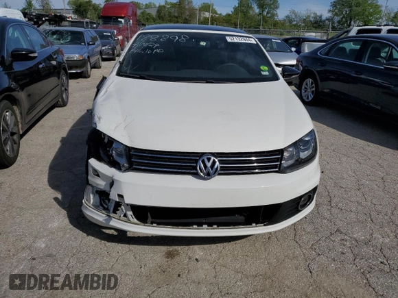 2013 Volkswagen Eos Komfort with VIN WVWBW8AH4DV001851, listed as a Copart auction lot 52132944 with 81,948 mi miles and Salvage Title. Bid and sale history available at DreamBid. Image 5.