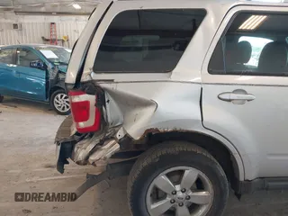 2011 Ford Escape Limited с VIN 1FMCU0EG3BKB39596, выставлен на аукционе IAAI как лот 42622102 с пробегом 179 758 миль миль и . История ставок и продаж доступна на DreamBid. Изображение 13.