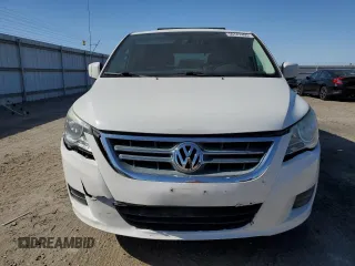 2011 Volkswagen Routan SE with VIN 2V4RW3DG5BR739944, listed as a Copart auction lot 56787495 with 84,932 mi miles and Salvage title. Bid and sale history available at DreamBid. Image 5.