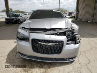 2016 Chrysler 300 S Alloy Edition z VIN 2C3CCAGGXGH244553, wystawiony jako Copart lot #55015095 z przebiegiem 93 003 mil mil oraz Szkoda całkowita • Salvage title. Historia ofert i sprzedaży dostępna na DreamBid. Obrazek 5.