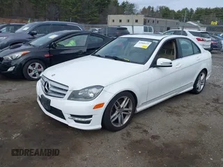 2013 Mercedes-Benz C 300 Sport z VIN WDDGF8AB3DR269791, wystawiony jako IAAI lot #41868133 z przebiegiem 140 336 mil mil oraz . Historia ofert i sprzedaży dostępna na DreamBid. Obrazek 16.