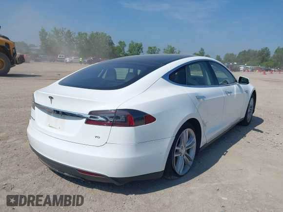 2016 Tesla Model S 70 z VIN 5YJSA1E13GF129925, wystawiony jako IAAI lot #42568012 z przebiegiem 109 195 mil mil oraz . Historia ofert i sprzedaży dostępna na DreamBid. Obrazek 4.