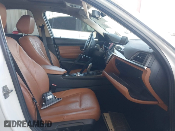 2013 BMW 3 Series 328i с VIN WBA3A5C54DF603211, выставлен на аукционе IAAI как лот 42541672 с пробегом 165 350 миль миль и . История ставок и продаж доступна на DreamBid. Изображение 5.