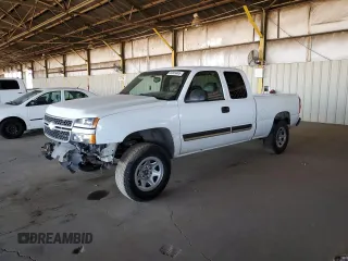2005 Chevrolet Silverado 1500 z VIN 1GCEC19V95Z348240, wystawiony jako Copart lot #56869465 z przebiegiem 251 012 mil mil oraz Szkoda całkowita • Salvage title. Historia ofert i sprzedaży dostępna na DreamBid. Obrazek 1.
