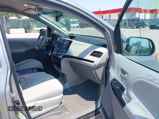 2012 Toyota Sienna LE AAS z VIN 5TDKK3DC0CS210995, wystawiony jako IAAI lot #42439317 z przebiegiem 183 029 mil mil oraz . Historia ofert i sprzedaży dostępna na DreamBid. Obrazek 5.