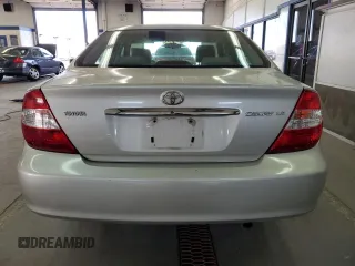 2004 Toyota Camry LE z VIN 4T1BE32K44U824314, wystawiony jako Copart lot #60207015 z przebiegiem 130 066 mil mil oraz Szkoda całkowita • Salvage title. Historia ofert i sprzedaży dostępna na DreamBid. Obrazek 6.
