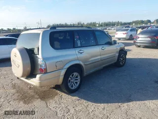 2006 Suzuki XL-7 with VIN JS3TY92V064101982, listed as a IAAI auction lot 41284585 with 237,353 mi miles. Bid and sale history available at carsss.com. Image 4.