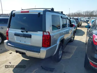 2010 Jeep Commander Sport z VIN 1J4RG4GK2AC105232, wystawiony jako IAAI lot #41790011 z przebiegiem 192 281 mil mil oraz . Historia ofert i sprzedaży dostępna na DreamBid. Obrazek 4.