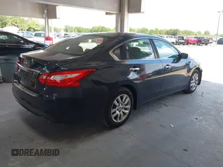 2016 Nissan Altima S z VIN 1N4AL3AP6GN389996, wystawiony jako IAAI lot #42636237 z przebiegiem 104 988 mil mil oraz . Historia ofert i sprzedaży dostępna na DreamBid. Obrazek 4.
