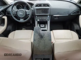 2020 Jaguar F-Pace 25t Premium z VIN SADCJ2FX1LA621776, wystawiony jako Copart lot #87417734 z przebiegiem Nie podano mil oraz Szkoda całkowita • Salvage title. Historia ofert i sprzedaży dostępna na DreamBid. Obrazek 8.