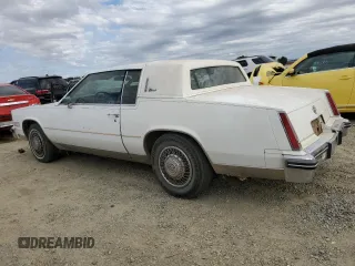 1984 Cadillac Eldorado z VIN 1G6AL5782EE603047, wystawiony jako Copart lot #76777394 z przebiegiem 33 384 mil mil oraz Tytuł czysty. Historia ofert i sprzedaży dostępna na DreamBid. Obrazek 2.