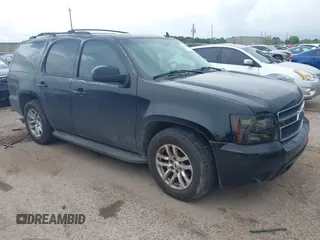 2007 Chevrolet Tahoe LTZ z VIN 1GNFK13047J377917, wystawiony jako IAAI lot #41910308 z przebiegiem 178 854 mil mil oraz . Historia ofert i sprzedaży dostępna na DreamBid. Obrazek 1.