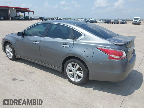 2015 Nissan Altima 2.5 S with VIN 1N4AL3AP2FC195640, listed as a IAAI auction lot 42126891 with 220,177 mi miles. Bid and sale history available at carsss.com. Image 3.