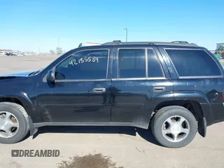 2007 Chevrolet TrailBlazer LS with VIN 1GNDT13S472288929, listed as a IAAI auction lot 42155584 with 193,178 mi miles and . Bid and sale history available at DreamBid. Image 14.