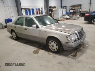 1994 Mercedes-Benz E Class with VIN WDBEA32E9RC149336, listed as a Copart auction lot 46066585 with 161,407 mi miles and Clean Title. Bid and sale history available at carsss.com. Image 4.