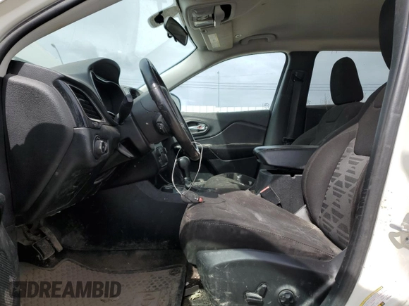 2019 Jeep Cherokee Latitude with VIN 1C4PJMCB2KD452964, listed as a Copart auction lot 55330155 with 207,024 mi miles and Clean Title. Bid and sale history available at carsss.com. Image 7.