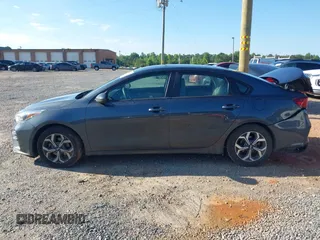2019 Kia Forte LXS z VIN 3KPF24ADXKE139561, wystawiony jako IAAI lot #42188481 z przebiegiem 119 215 mil mil oraz . Historia ofert i sprzedaży dostępna na DreamBid. Obrazek 14.