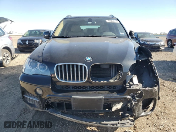 2013 BMW X5 xDrive35i z VIN 5UXZV4C53D0B24617, wystawiony jako Copart lot #48004515 z przebiegiem Nie podano mil oraz Szkody całkowita. Historia ofert i sprzedaży dostępna na DreamBid. Obrazek 5.
