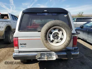 1988 Ford Bronco z VIN 1FMCU14T2JUA39593, wystawiony jako Copart lot #76556764 z przebiegiem Nie podano mil oraz Szkoda całkowita • Salvage title. Historia ofert i sprzedaży dostępna na DreamBid. Obrazek 6.
