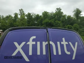 2015 Chevrolet Express Cargo z VIN 1GCWGFCFXF1153948, wystawiony jako IAAI lot #42360502 z przebiegiem Nie podano mil oraz . Historia ofert i sprzedaży dostępna na DreamBid. Obrazek 1.