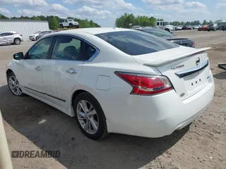 2014 Nissan Altima 2.5 S with VIN 1N4AL3AP5EC170567, listed as a IAAI auction lot 42011327 with 211,747 mi miles. Bid and sale history available at carsss.com. Image 3.