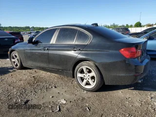 2015 BMW 3 Series 328i xDrive z VIN WBA3B5C56FF960700, wystawiony jako Copart lot #56754225 z przebiegiem 121 966 mil mil oraz Szkoda całkowita • Salvage title. Historia ofert i sprzedaży dostępna na DreamBid. Obrazek 2.