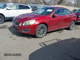 2011 Volvo S60 z VIN YV1902FH4B2013271, wystawiony jako IAAI lot #41706876 z przebiegiem 128 353 mil mil oraz . Historia ofert i sprzedaży dostępna na DreamBid. Obrazek 2.